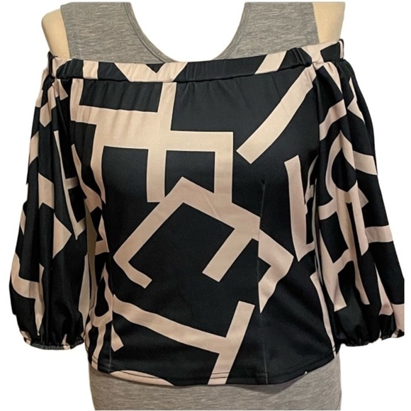 ChicMe Off the Shoulder Geometric Design Top Size Small - Picture 1 of 4